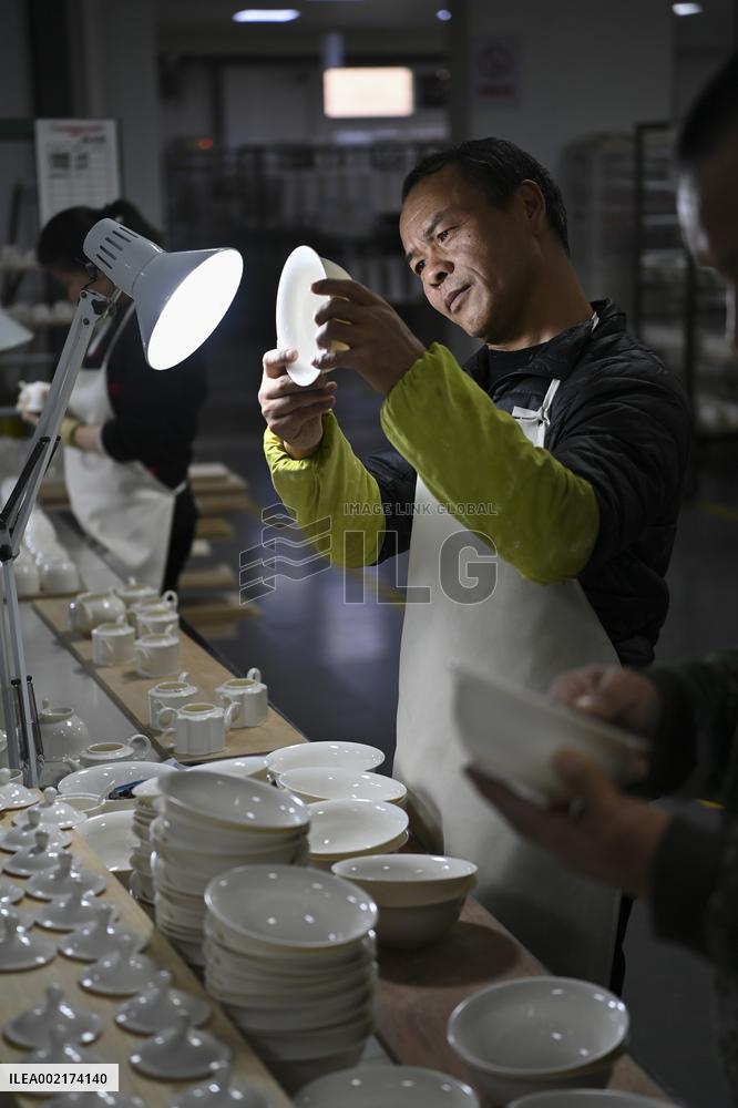 (MASTER OF CRAFTS)CHINA-SHANXI-COLOR PORCELAIN-INHERITOR (CN)