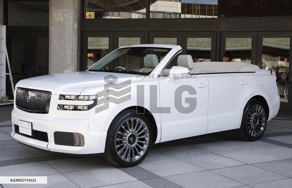 New sumo champ parade car