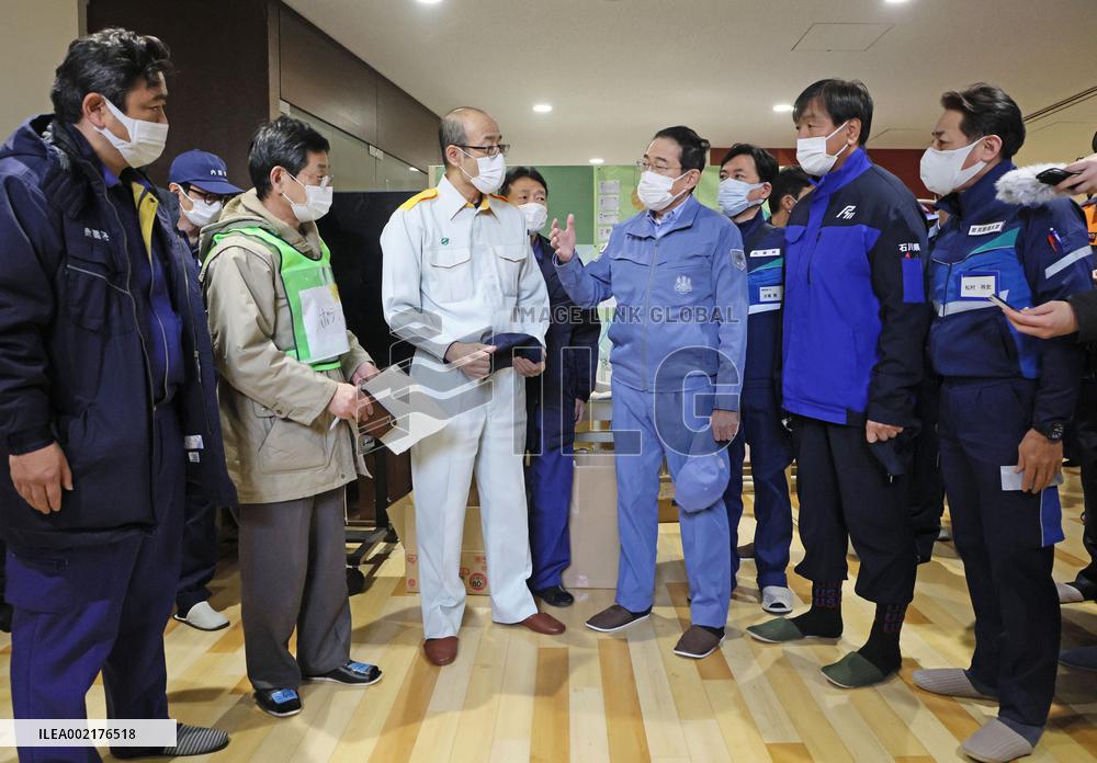 Japan PM visits quake-hit Ishikawa
