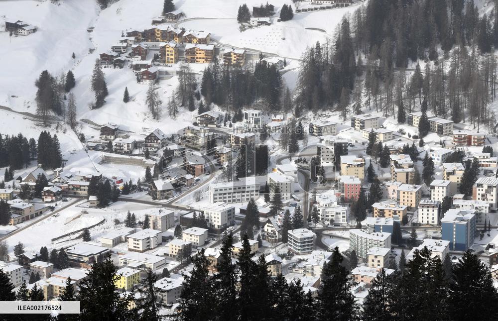 Xinhua Headlines: Davos calls for rebuilding trust amid sluggish global growth outlook
