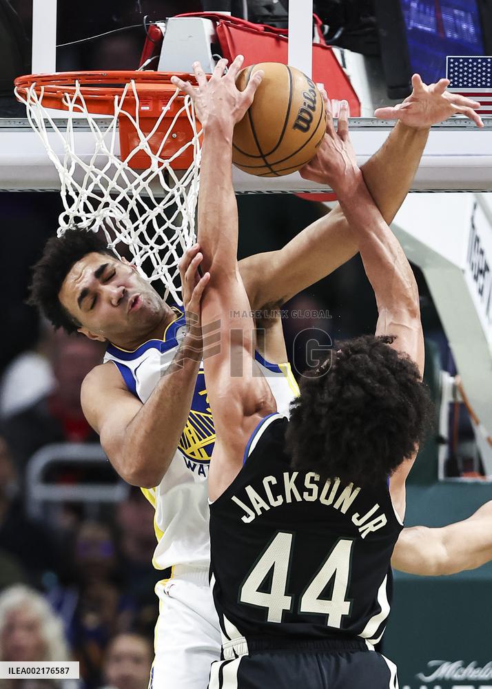 (SP)U.S.-MILWAUKEE-BASKETBALL-NBA-BUCKS VS WARRIORS