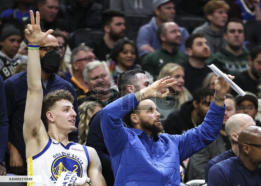 (SP)U.S.-MILWAUKEE-BASKETBALL-NBA-BUCKS VS WARRIORS