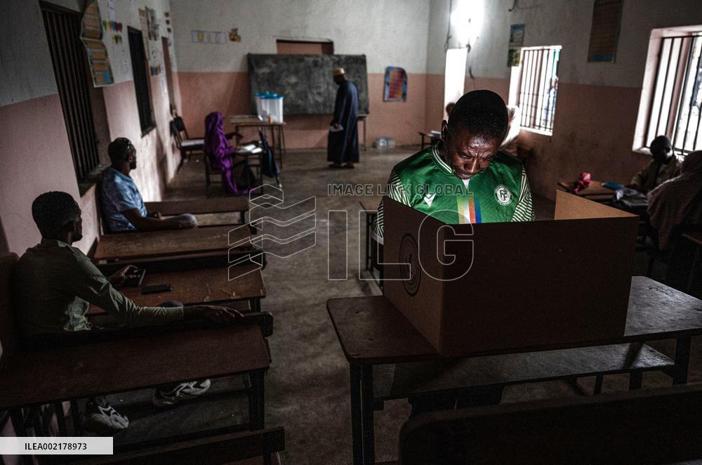 COMOROS-PRESIDENTIAL ELECTION-VOTING-START