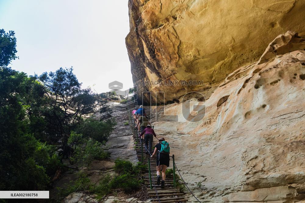 SOUTH AFRICA-GOLDEN GATE HIGHLANDS NATIONAL PARK-SCENERY