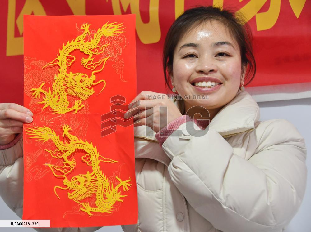 Themed Year of the Dragon Paper-cut Works