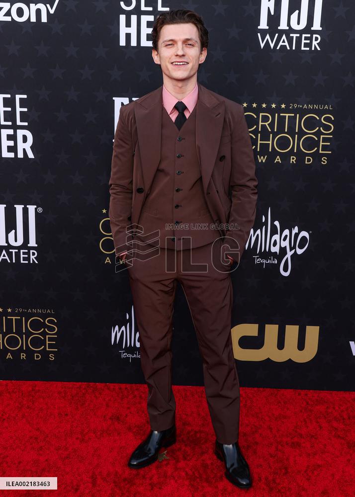 29th Annual Critics' Choice Awards Arrivals - LA