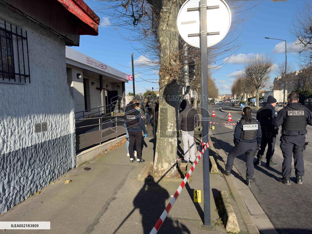 Cash Conveyors Robbed - Champigny-Sur-Marne