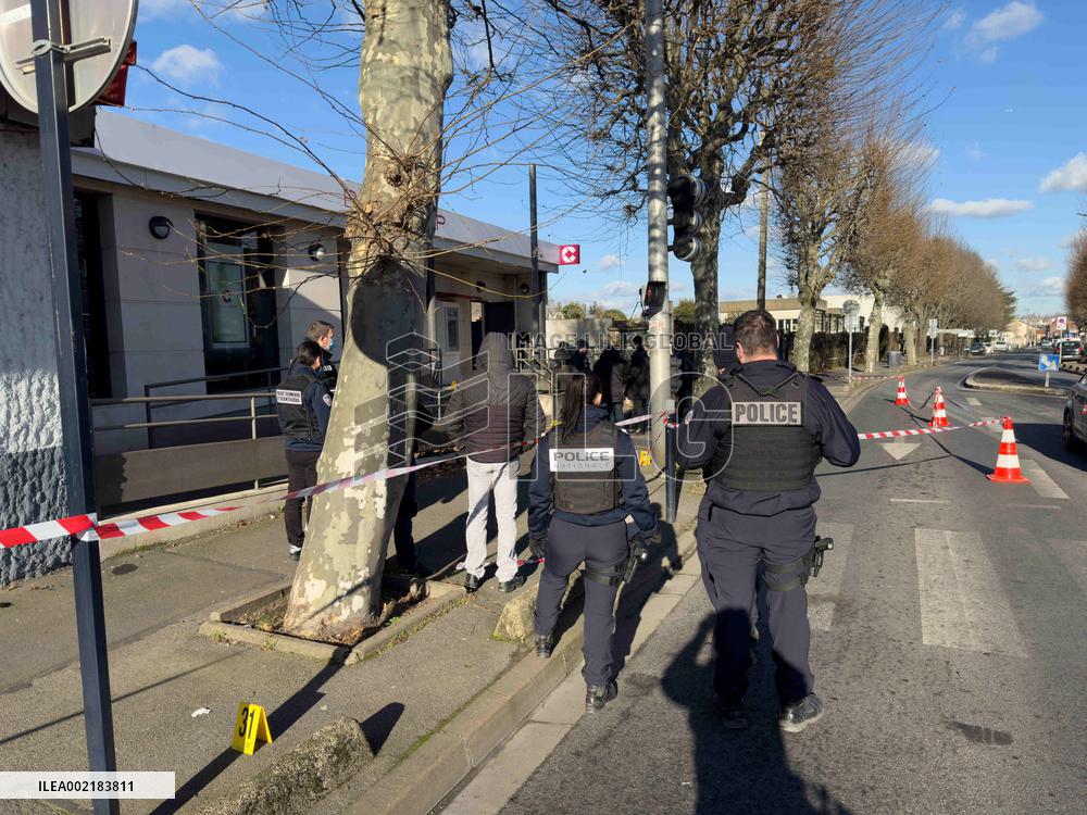 Cash Conveyors Robbed - Champigny-Sur-Marne