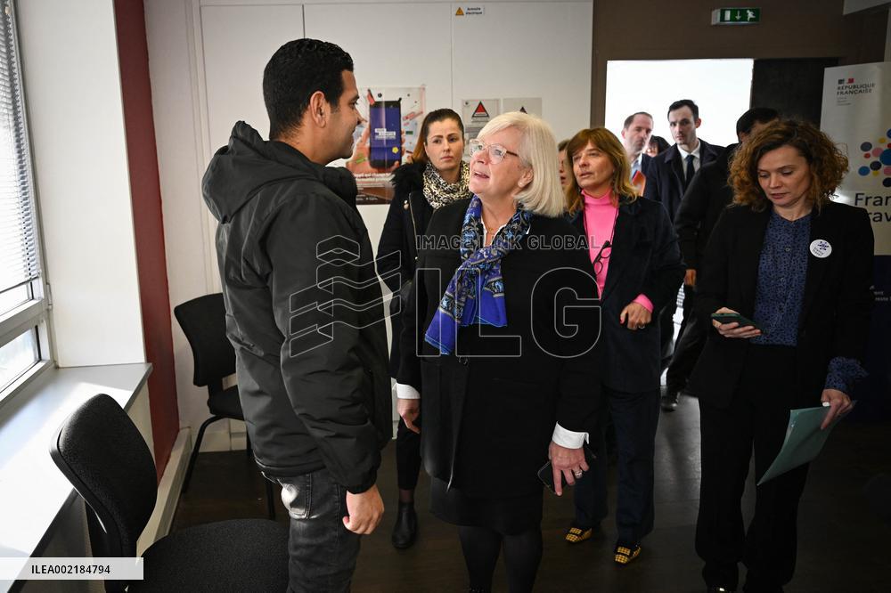 Catherine Vautrin visits the France Travail agency - Guyancourt