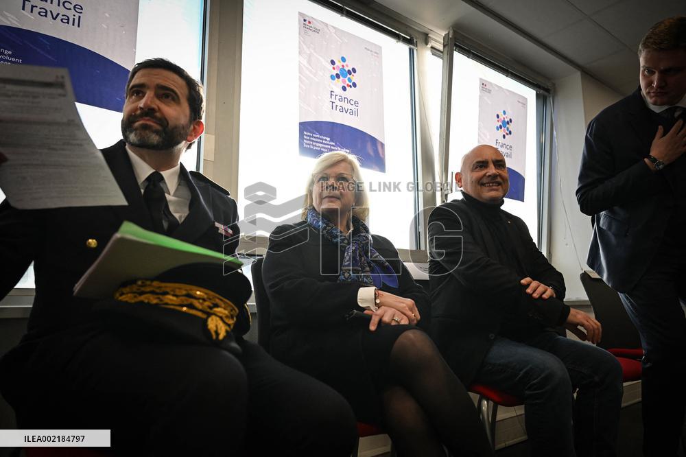 Catherine Vautrin visits the France Travail agency - Guyancourt