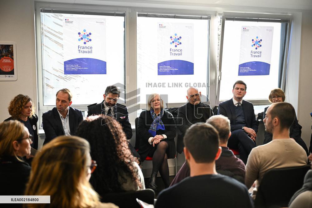 Catherine Vautrin visits the France Travail agency - Guyancourt