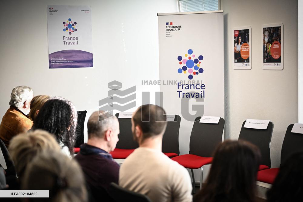 Catherine Vautrin visits the France Travail agency - Guyancourt