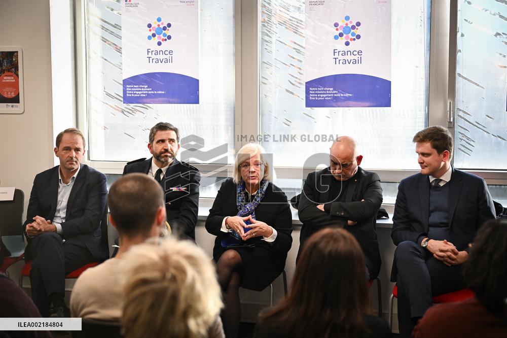 Catherine Vautrin visits the France Travail agency - Guyancourt