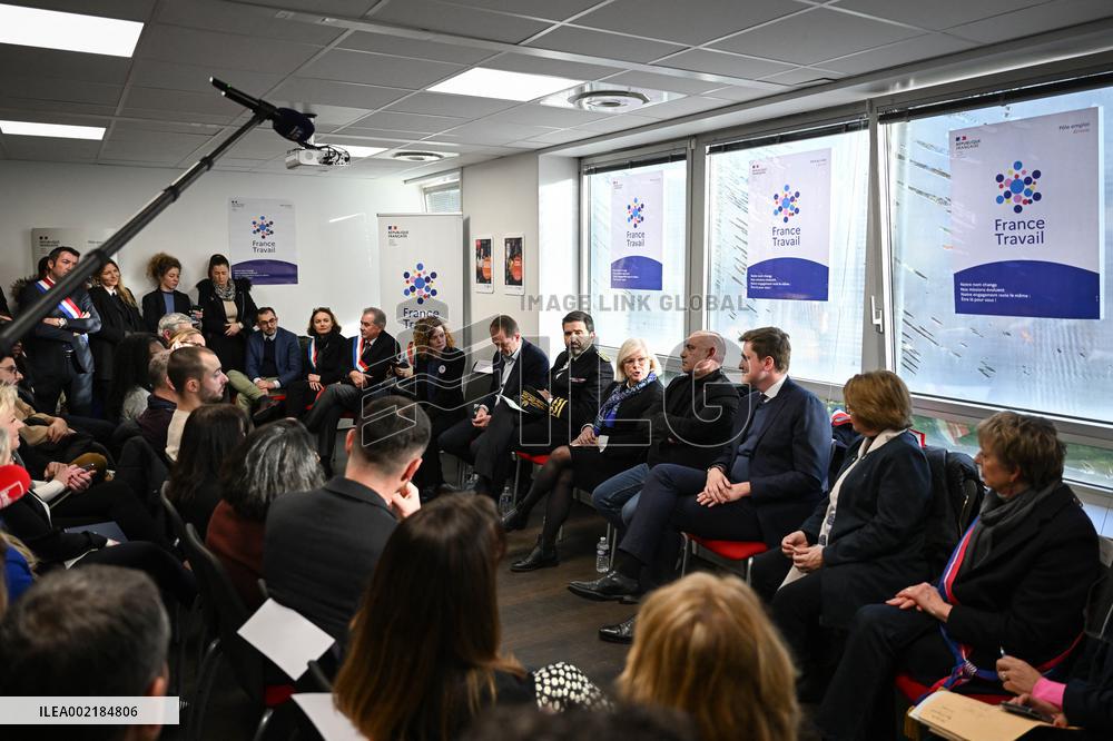 Catherine Vautrin visits the France Travail agency - Guyancourt