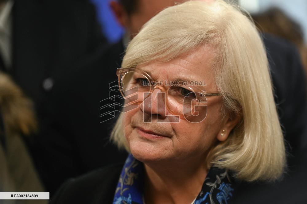 Catherine Vautrin visits the France Travail agency - Guyancourt