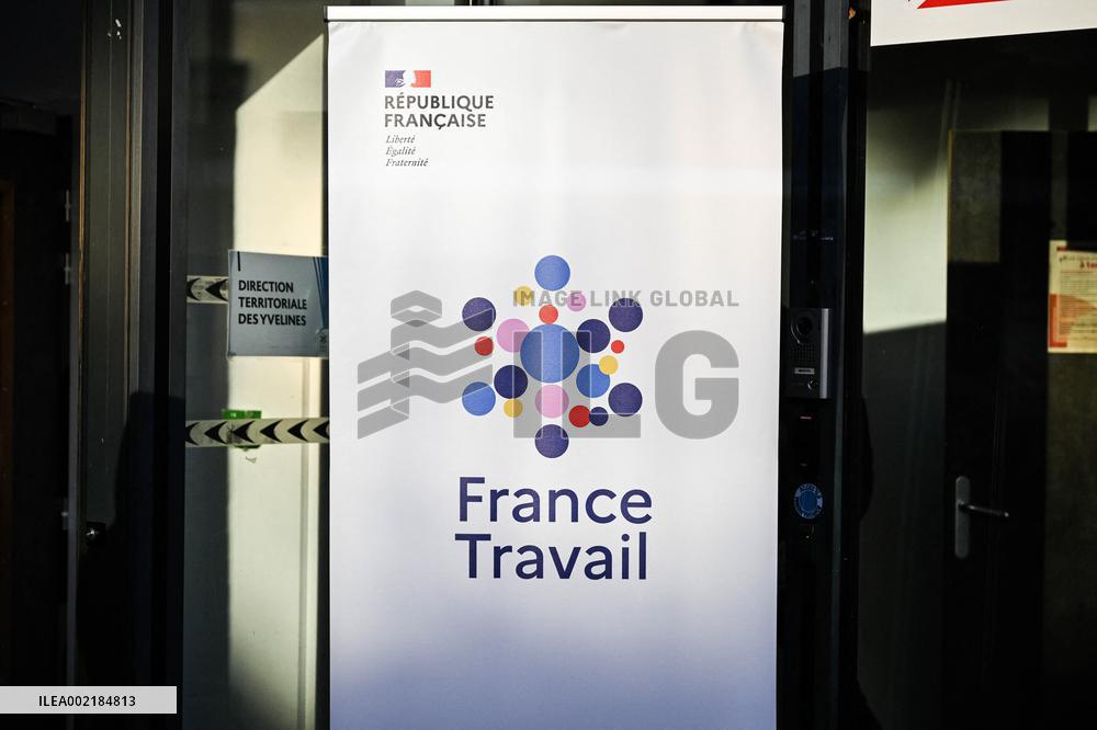 Catherine Vautrin visits the France Travail agency - Guyancourt