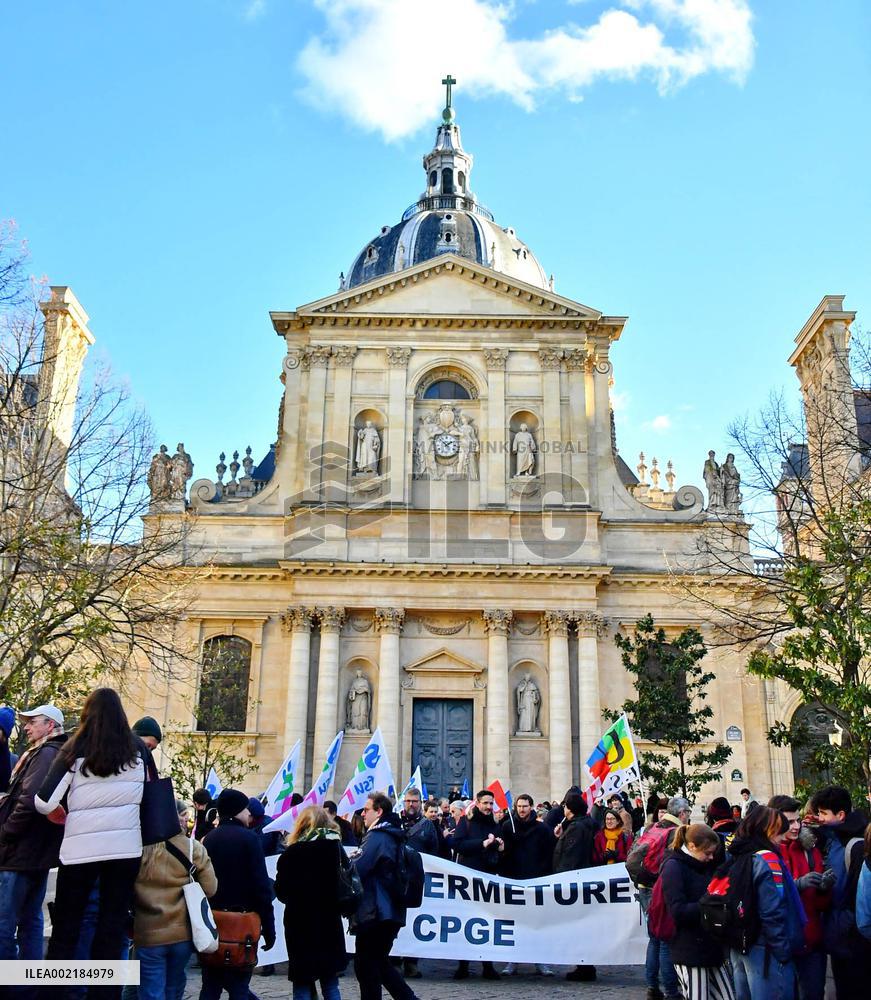 Protest against the closure of preparatory classes for the grandes ecoles
