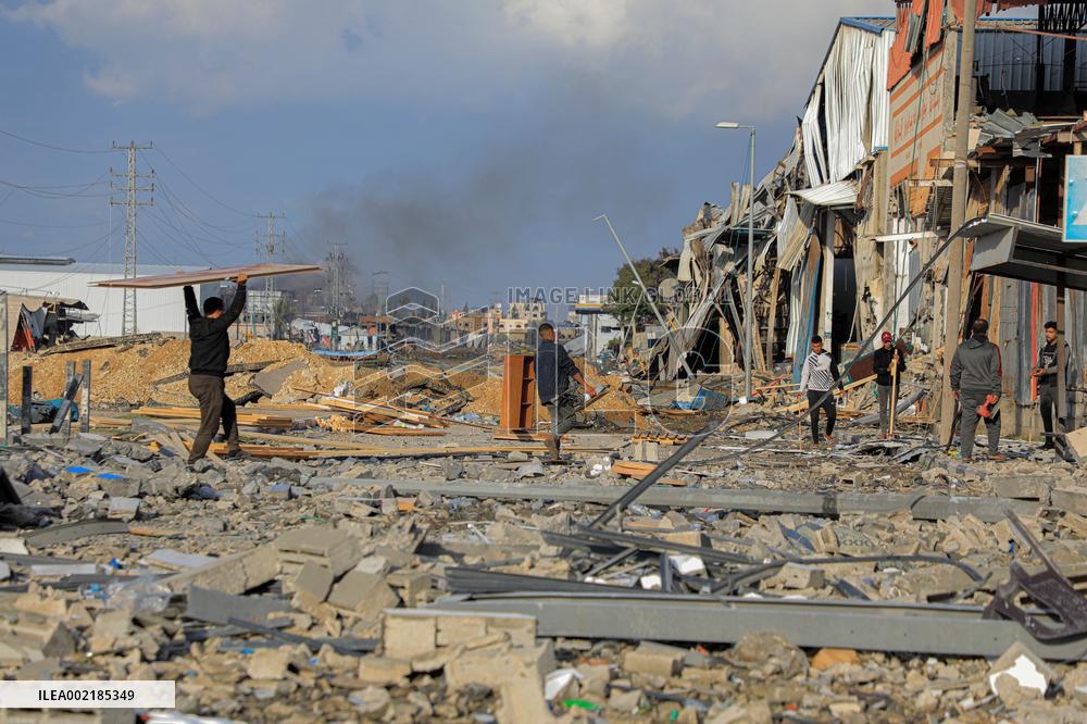 MIDEAST-GAZA-DEIR EL-BALAH-ISRAEL-ATTACKS-AFTERMATH