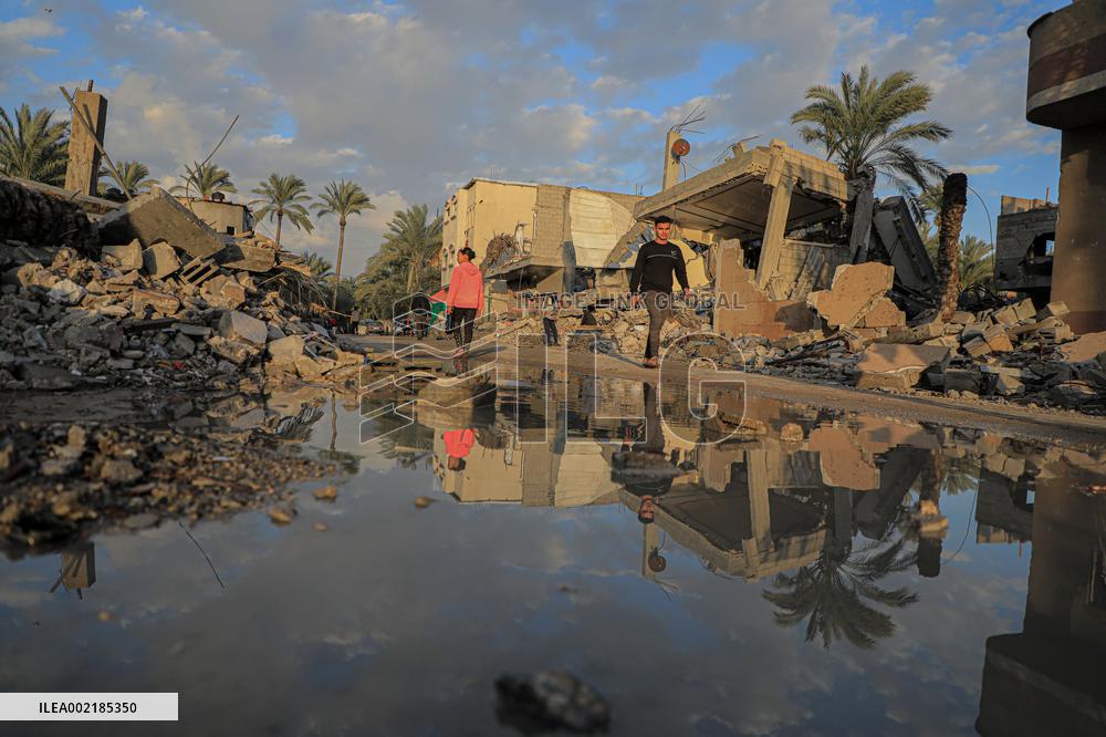 MIDEAST-GAZA-DEIR EL-BALAH-ISRAEL-ATTACKS-AFTERMATH