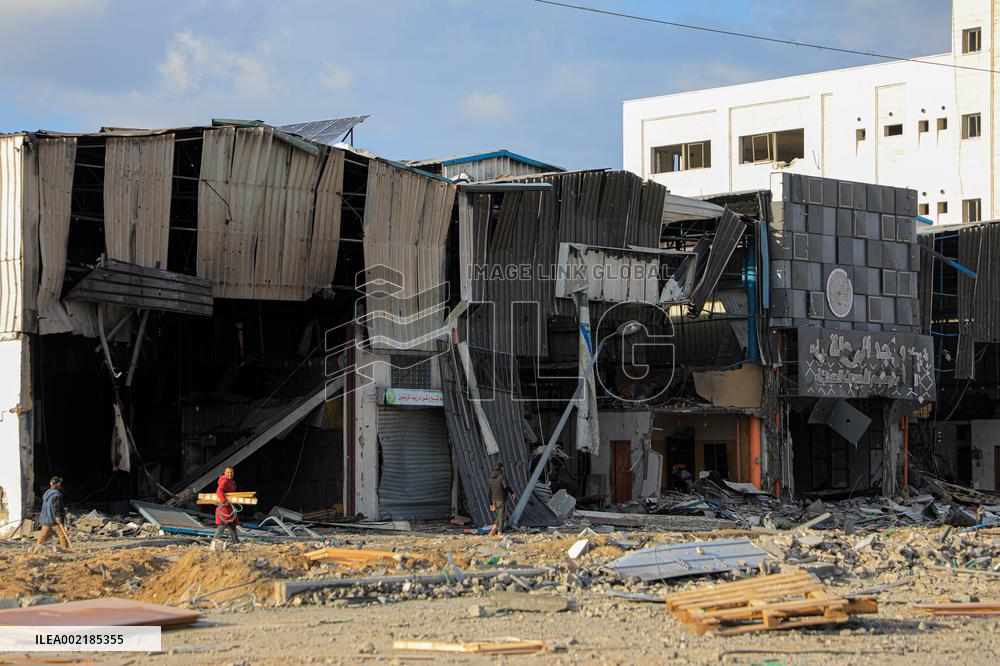 MIDEAST-GAZA-DEIR EL-BALAH-ISRAEL-ATTACKS-AFTERMATH