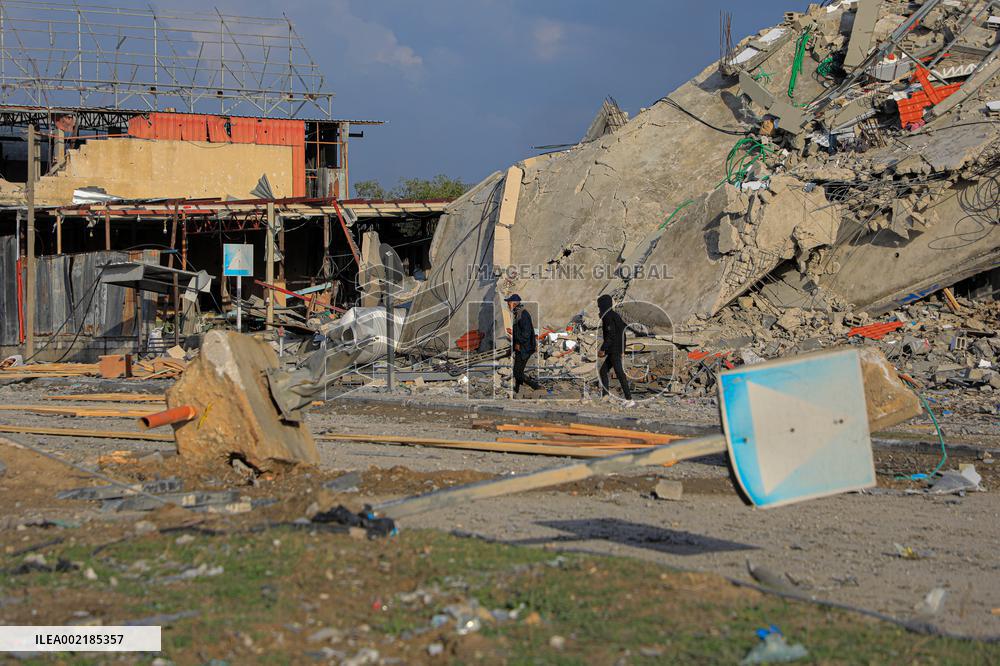 MIDEAST-GAZA-DEIR EL-BALAH-ISRAEL-ATTACKS-AFTERMATH