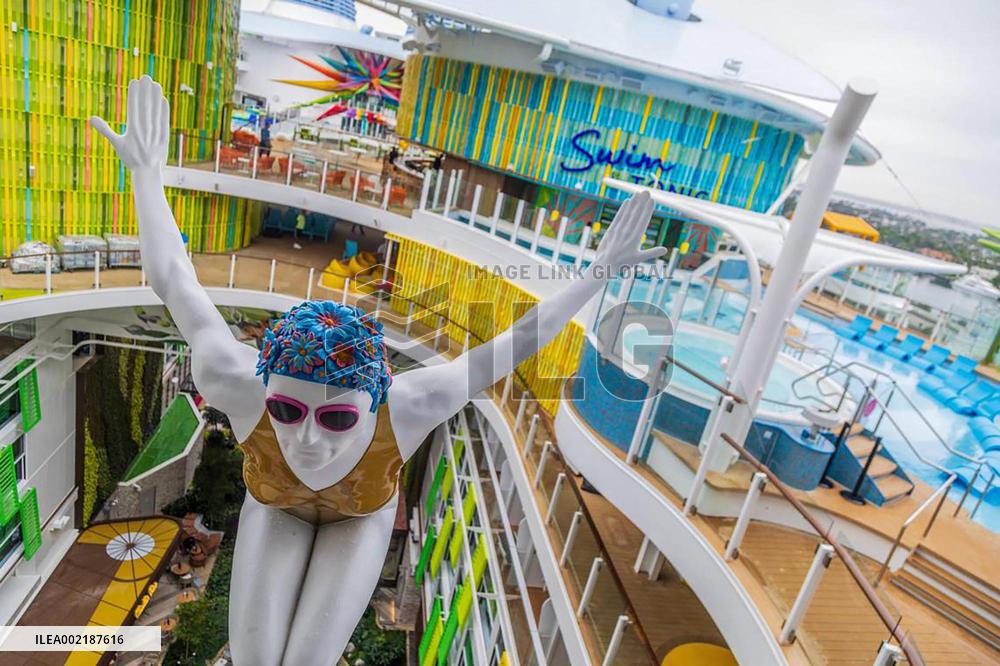 World’s Largest Ship 'Icon Of The Seas' - Miami