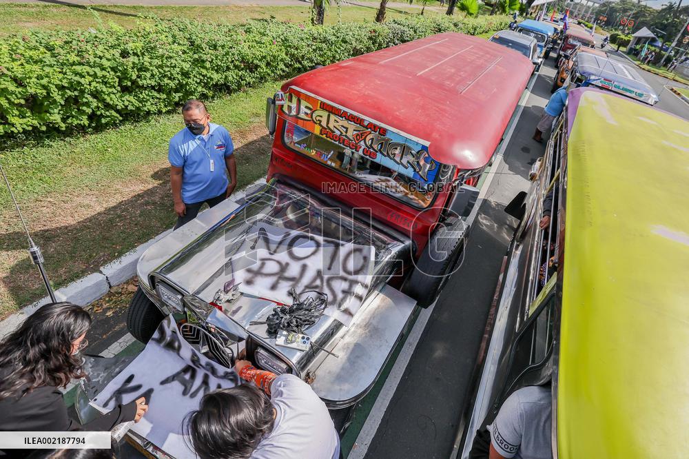 THE PHILIPPINES-QUEZON CITY-JEEPNEY DRIVERS-PROTEST