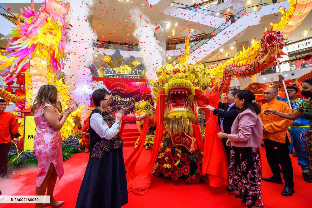 MALAYSIA-KUALA LUMPUR-YEAR OF THE DRAGON-LIGHT INSTALLATIONS