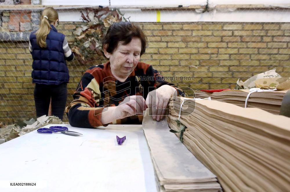 Making camouflage nets in Vyshneve