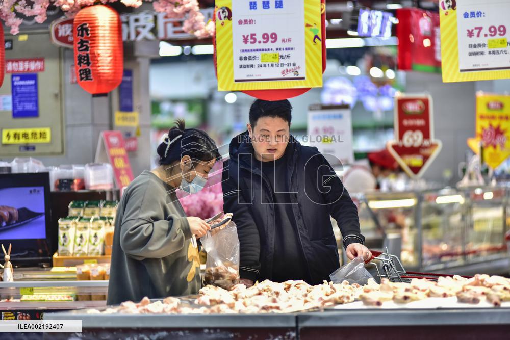 Customers Shop at A Supermarket in Qingzhou