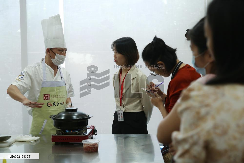 MYANMAR-YANGON-CHINESE CULINARY SKILLS-LEARNING