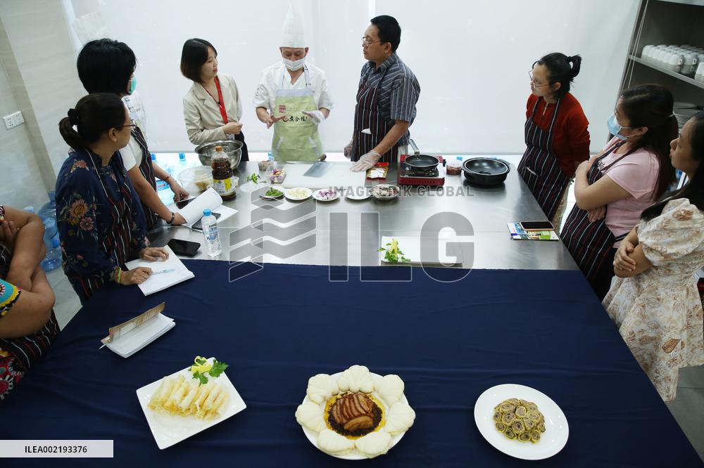 MYANMAR-YANGON-CHINESE CULINARY SKILLS-LEARNING