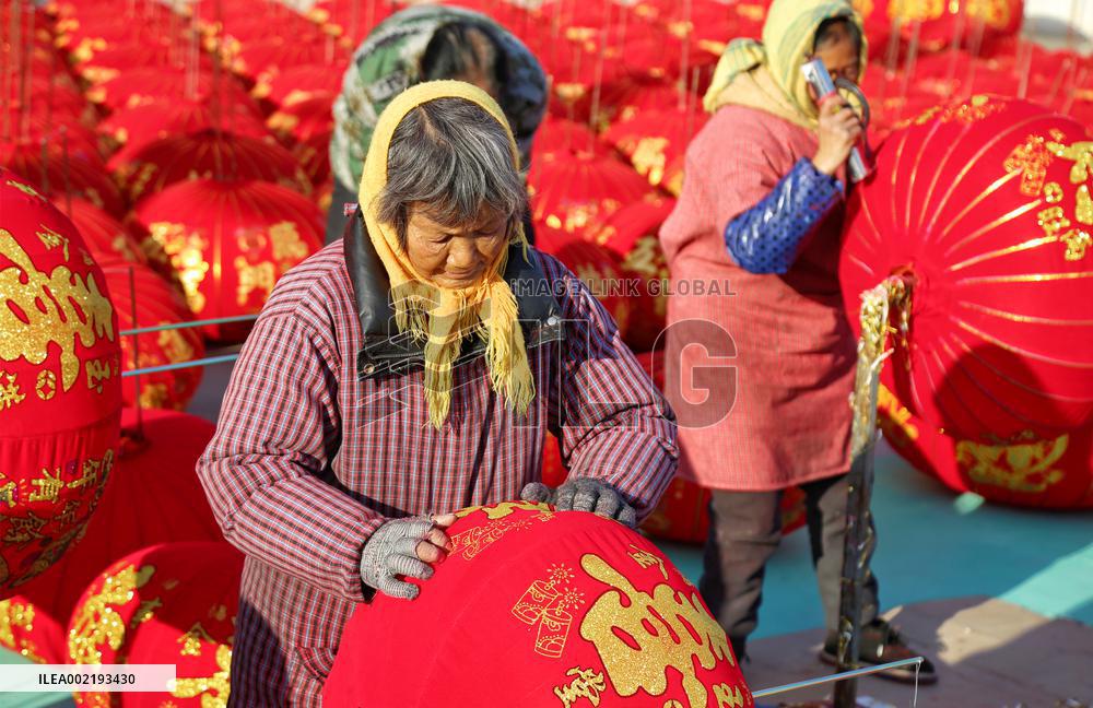 A Lantern Workshop in Haian
