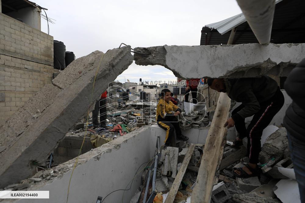 MIDEAST-GAZA-RAFAH-ISRAEL-AIRSTRIKE-AFTERMATH