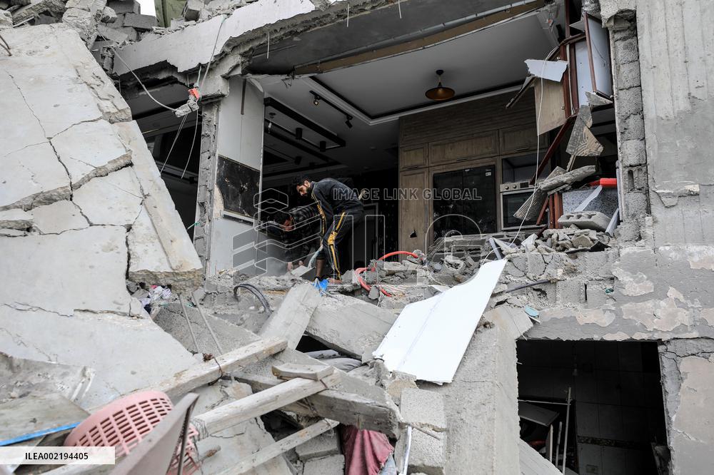 MIDEAST-GAZA-RAFAH-ISRAEL-AIRSTRIKE-AFTERMATH