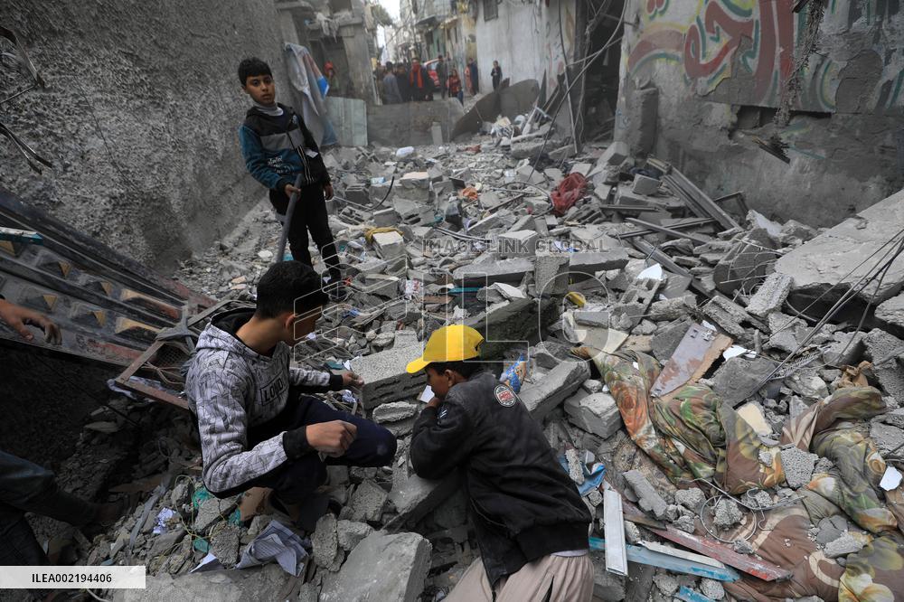 MIDEAST-GAZA-RAFAH-ISRAEL-AIRSTRIKE-AFTERMATH