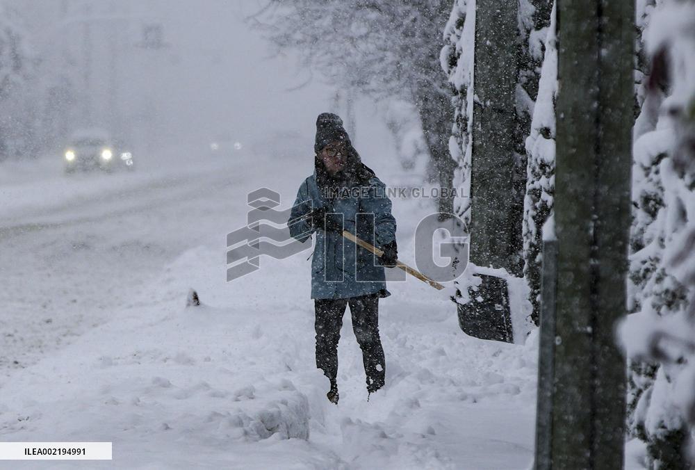 CANADA-VANCOUVER-HEAVY SNOW