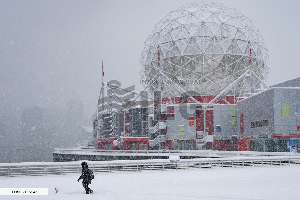 Major Snowstorm Hits Metro Vancouver - Canada