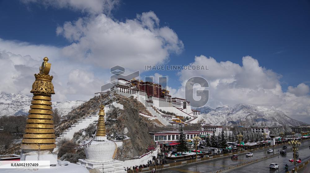 (InTibet) CHINA-XIZANG-LHASA-SNOW (CN)