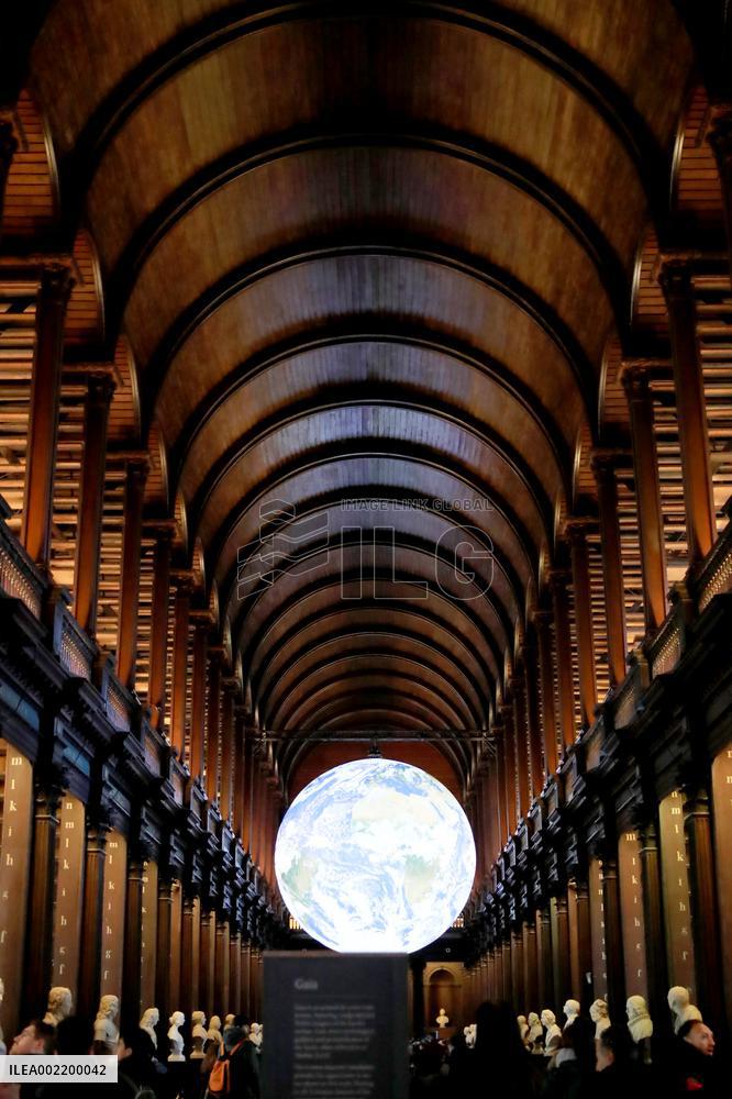 IRELAND-DUBLIN-OLD LIBRARY