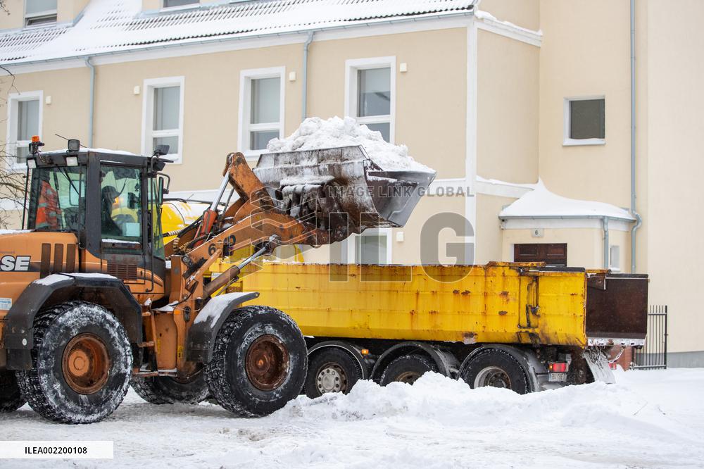 Road maintenance in the winter