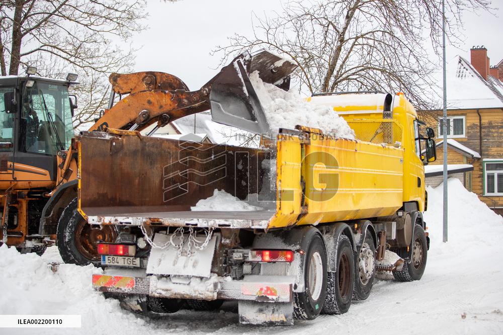 Road maintenance in the winter