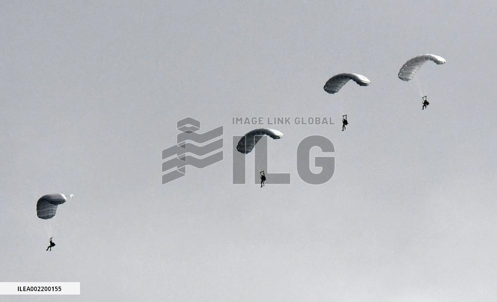 U.S. military parachute drill