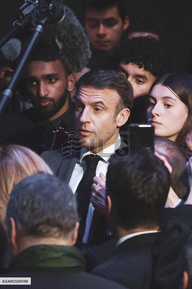 Macron And Dati Visit The Ateliers Medicis - Clichy-sous-Bois