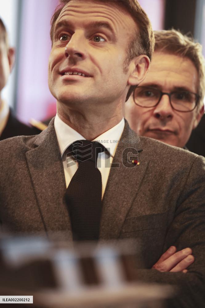 Macron And Dati Visit The Ateliers Medicis - Clichy-sous-Bois