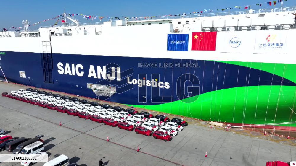 China-made green "ro-ro" ship starts maiden Europe trip with 5,000 cars
