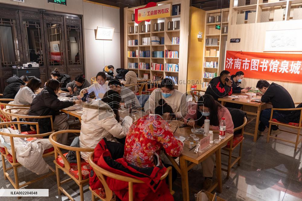 Xinhua Headlines: Night school becomes new fashion as young Chinese seek pressure relief, enriched lives