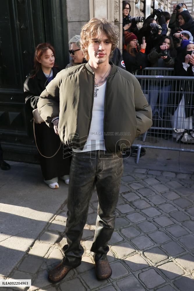PFW - Loewe Menswear Fall/Winter 2024-2025 - Arrivals NB