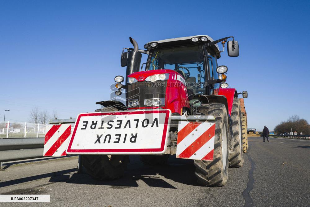 Farmers Block A64 Motorway - South Of Toulouse