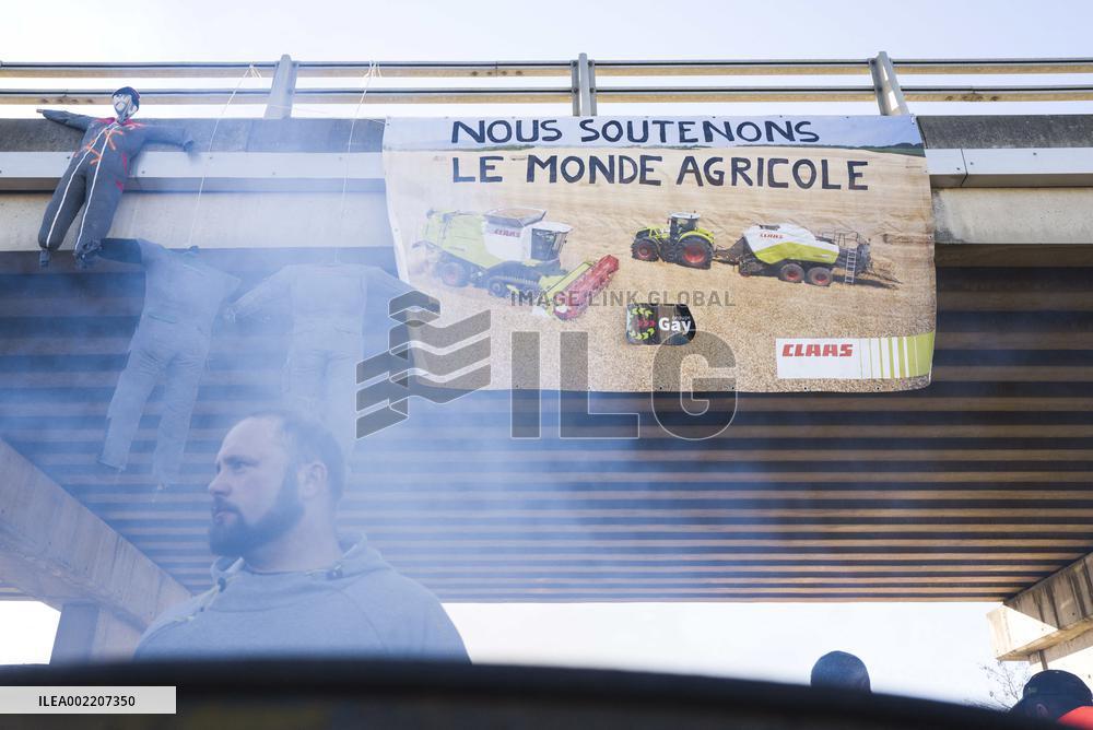 Farmers Block A64 Motorway - South Of Toulouse